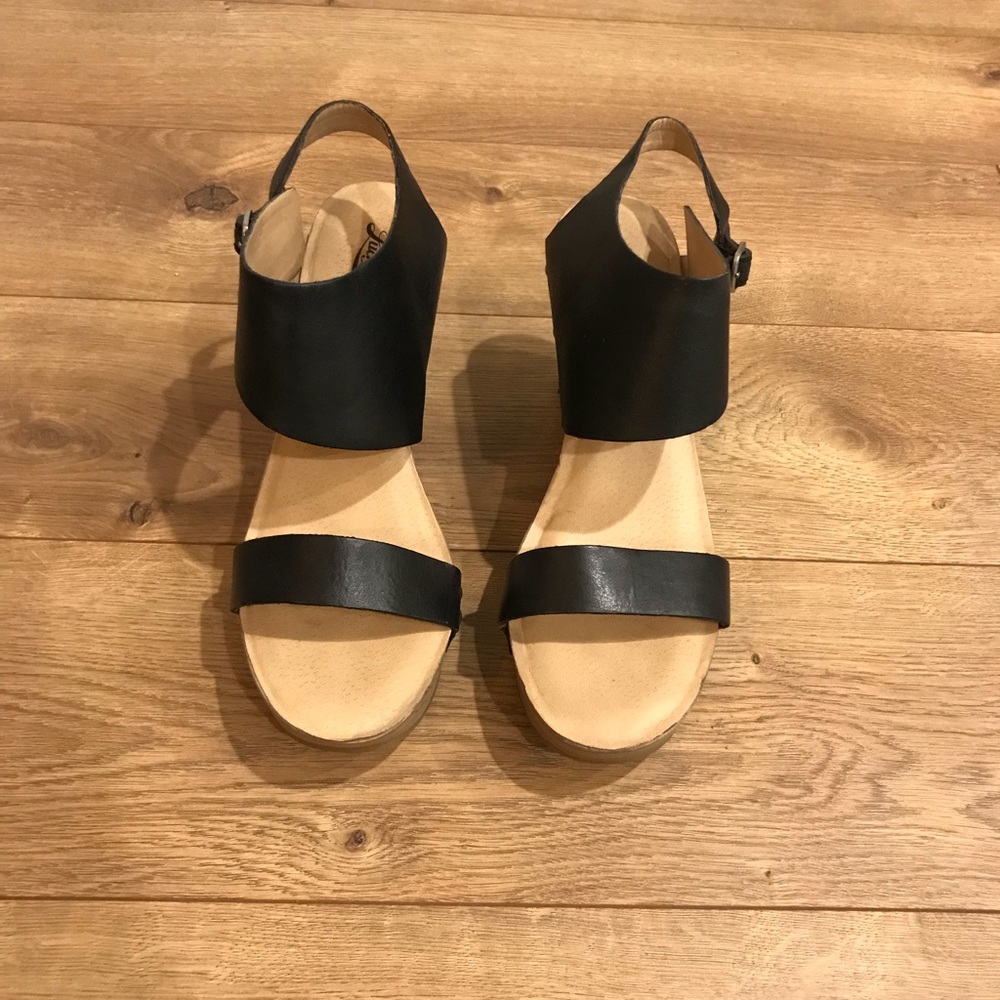 Lucky Brand platform sandals
